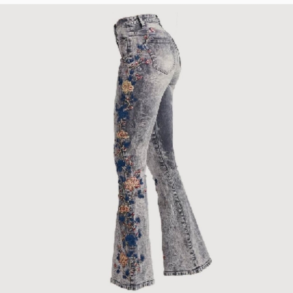 NWT Venus Floral Embroidered Jeans and NWOT Floral Embroidered Jeans - Picture 4 of 9